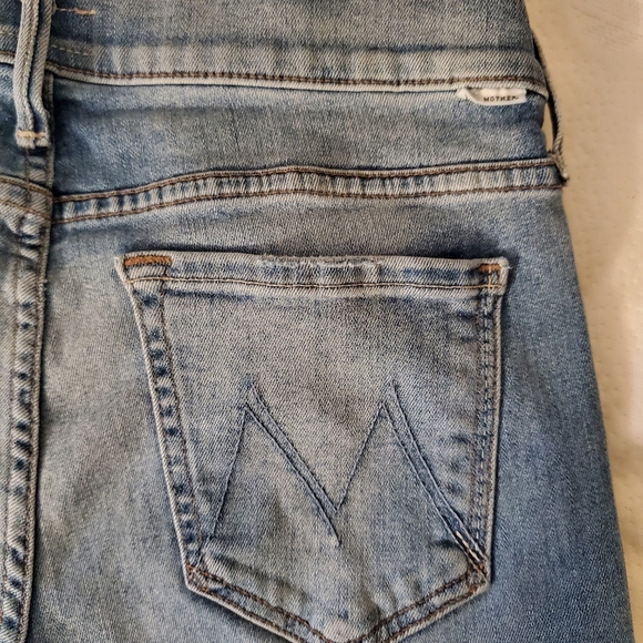 EUC MOTHER The Rascal Slit Undone Hem Jean Sz 28 Light Wash - Picture 10 of 15